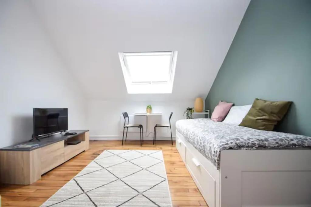 Disponible - Appartement Entier - 10Mn Rer B Aeroport Cdg - Paris Gare Du Nord, T11 Express, Le Bourget, Tout Equipe, Netflix Gratuit, 3 Personnes, 4Eme Etage, Escaliers, Parc Des Expositions, Parking Rue Gratuit Apres 19H Drancy Extérieur photo