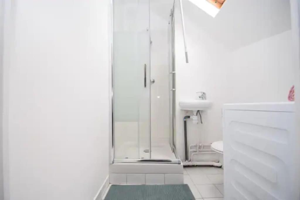 Disponible - Appartement Entier - 10Mn Rer B Aeroport Cdg - Paris Gare Du Nord, T11 Express, Le Bourget, Tout Equipe, Netflix Gratuit, 3 Personnes, 4Eme Etage, Escaliers, Parc Des Expositions, Parking Rue Gratuit Apres 19H Drancy Extérieur photo