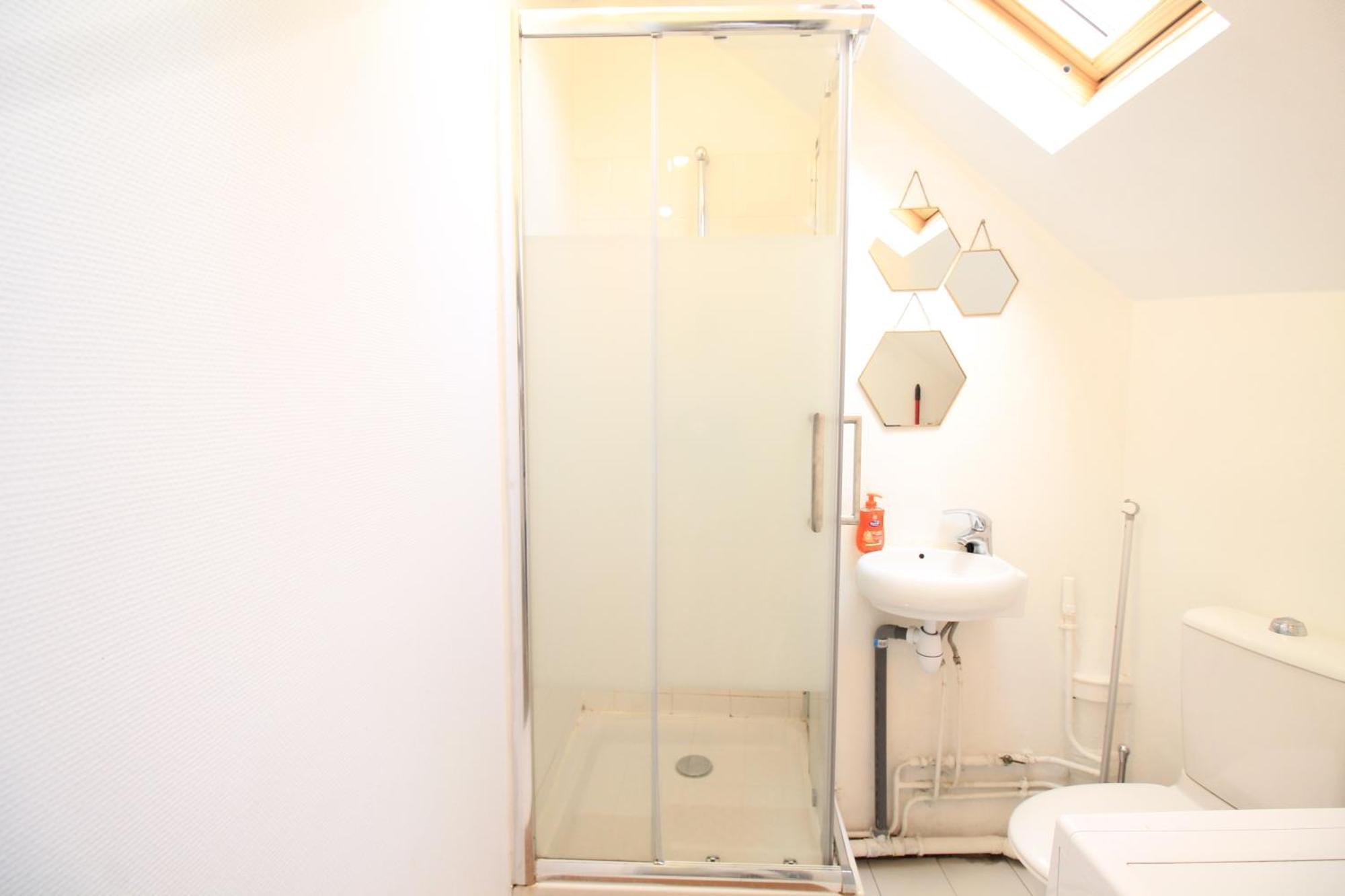 Disponible - Appartement Entier - 10Mn Rer B Aeroport Cdg - Paris Gare Du Nord, T11 Express, Le Bourget, Tout Equipe, Netflix Gratuit, 3 Personnes, 4Eme Etage, Escaliers, Parc Des Expositions, Parking Rue Gratuit Apres 19H Drancy Extérieur photo